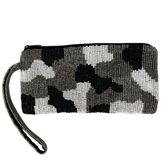 Moyna Black & White Fully Beaded Fatigue Wristlet - One Size - Picture 1 of 4